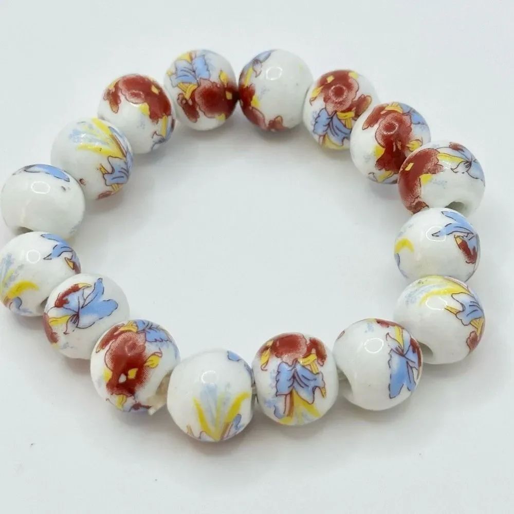 White floral beaded stretchy bracelet
